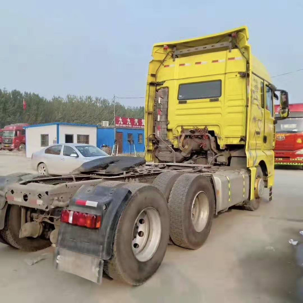 生利二手杉德卡牽引車 雙驅(qū)輕體、德國(guó)曼發(fā)動(dòng)機(jī)與采埃浮變速箱的卓越組合